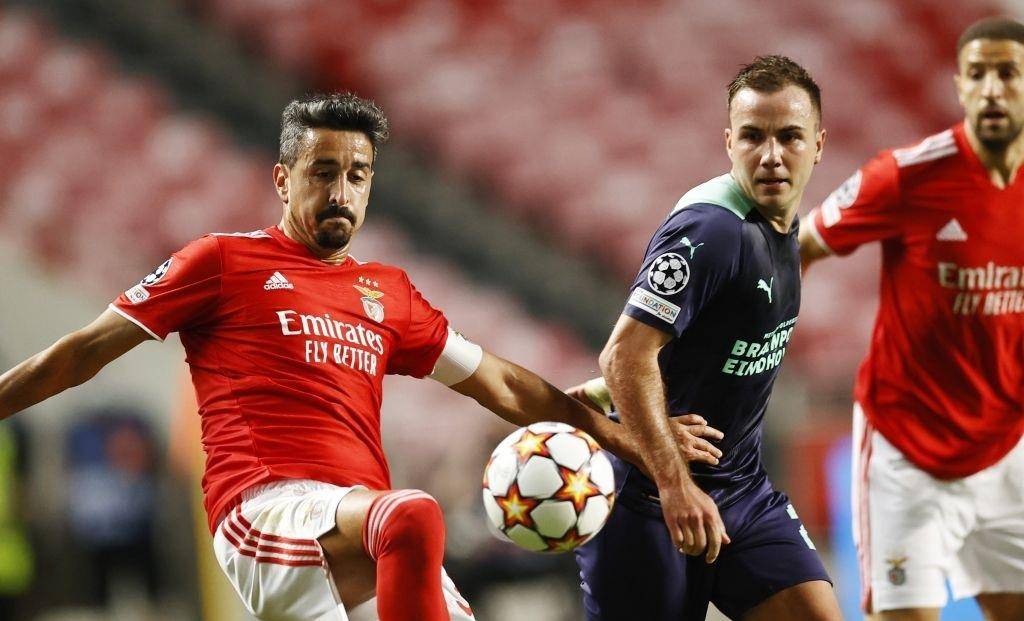 力争捧起冠 力争捧起冠